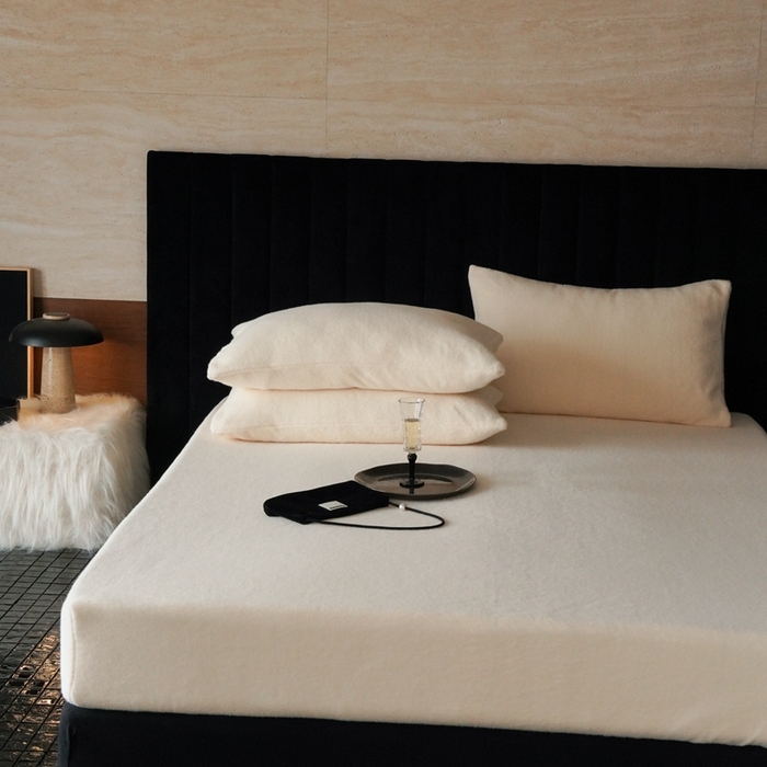 91家纺网 家纺一手货源 找家纺 三味舒屋 2025秋冬新款仿生羊毛绒安可拉系列单品床笠枕套 蛋奶黄