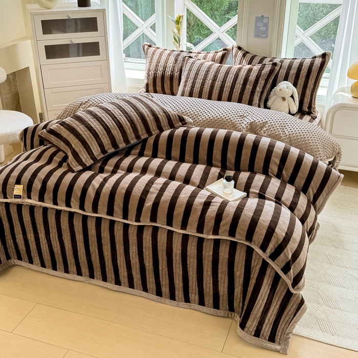 91家纺网 家纺一手货源 找家纺 梦可莱家居 2024新款牛奶豆豆绒印花床盖四件套 因为喜欢