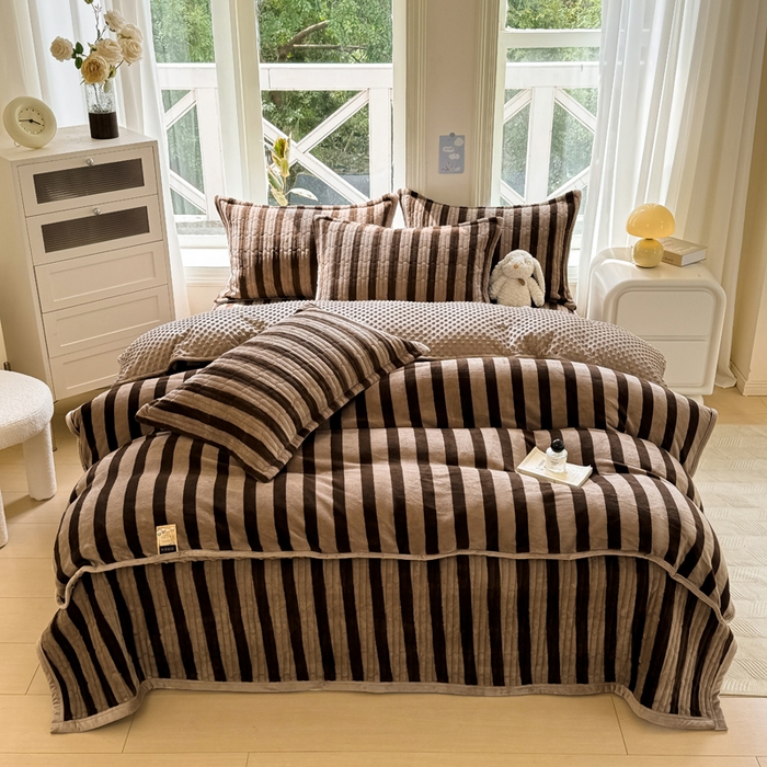 91家纺网 家纺一手货源 找家纺 梦可莱家居 2024新款牛奶豆豆绒印花床盖四件套 因为喜欢