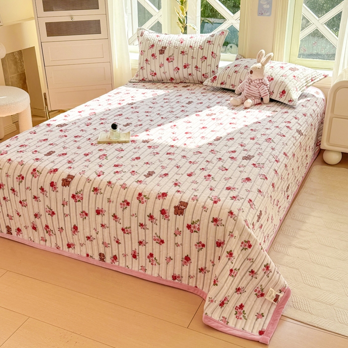 91家纺网 家纺一手货源 找家纺 梦可莱家居 2024新款牛奶豆豆绒印花床盖四件套 花草