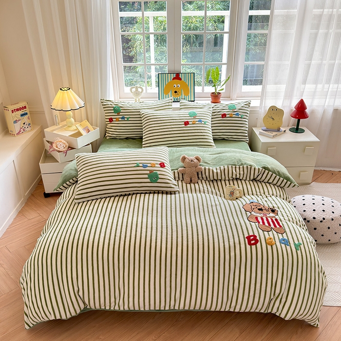 91家纺网 家纺一手货源 找家纺 娜娜 2024新款加厚保暖高克重牛奶绒毛巾绣四件套 牛奶绒皮皮熊