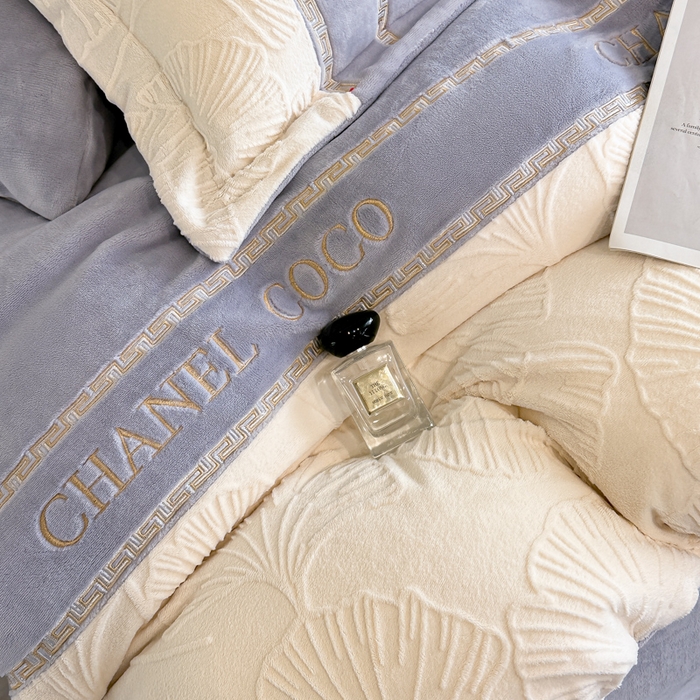 91家纺网 家纺一手货源 找家纺 宅家居 2024新款雕花拼接刺绣全消光A类高克重牛奶绒四件套-舞秋系列 舞秋-浅紫