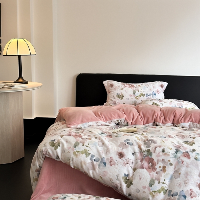 91家纺网 家纺一手货源 找家纺 三味舒屋 2025新款奢暖数码印花牛奶绒四件套 云裳