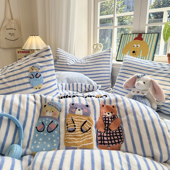 91家纺网 家纺一手货源 找家纺 娜娜 2024新款加厚保暖高克重牛奶绒毛巾绣四件套 牛奶绒抱抱熊