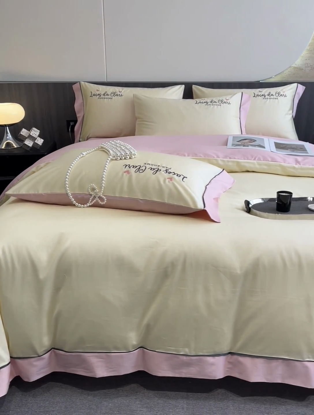 91家纺网 家纺一手货源 找家纺 娜娜 2024新款全棉时尚刺绣AB版双拼宽边绣花四件套--蝴蝶结系列 蝴蝶結-奶昔白+粉