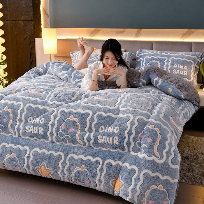 91家纺网 家纺一手货源 找家纺 锦逸家居 2024新款AB版雪花绒冬被羊羔绒冬被被子被芯春秋被 好几只恐龙