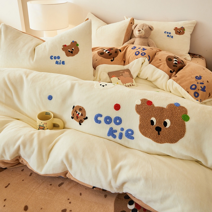 91家纺网 家纺一手货源 找家纺 娜娜 2024新款高克重牛奶绒毛巾绣四件套 熊仔贝贝