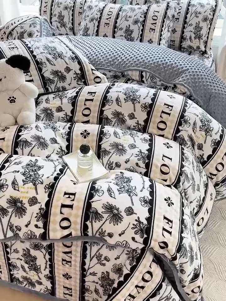 91家纺网 家纺一手货源 找家纺 梦可莱家居 2024新款牛奶豆豆绒印花床盖四件套 佳品