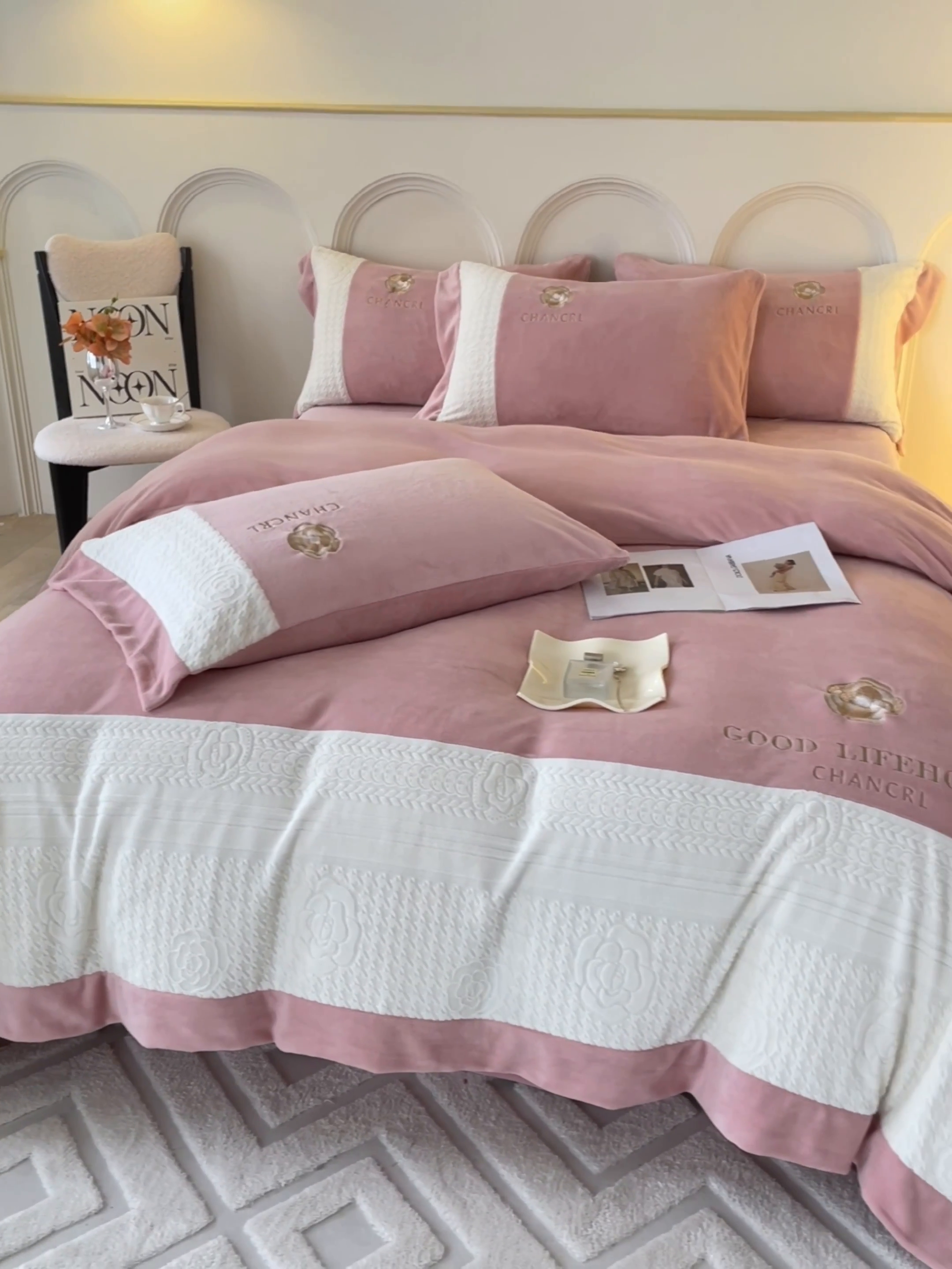 91家纺网 家纺一手货源 找家纺 娜娜 2024新款牛奶绒三拼系列四件套 豆沙