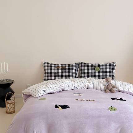 91家纺网 家纺一手货源 找家纺 时光里 2024新款牛奶绒绣花款四件套 贪吃猫