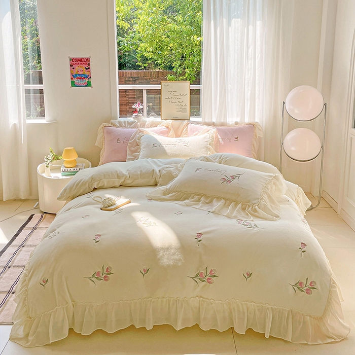 91家纺网 家纺一手货源 找家纺 娜娜 2024新款法式花边牛奶绒刺绣四件套-郁金香-同心结系列 郁金香-奶昔白