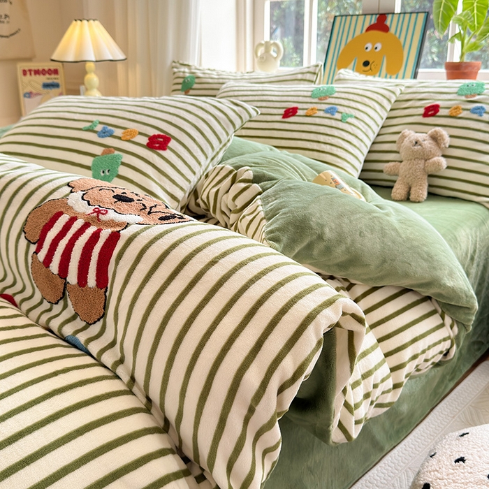 91家纺网 家纺一手货源 找家纺 娜娜 2024新款加厚保暖高克重牛奶绒毛巾绣四件套 牛奶绒皮皮熊