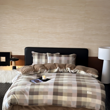 91家纺网 家纺一手货源 找家纺 2024新款仿生羊绒格子四件套-A.cne 雪后橘子海 摩卡布蕾