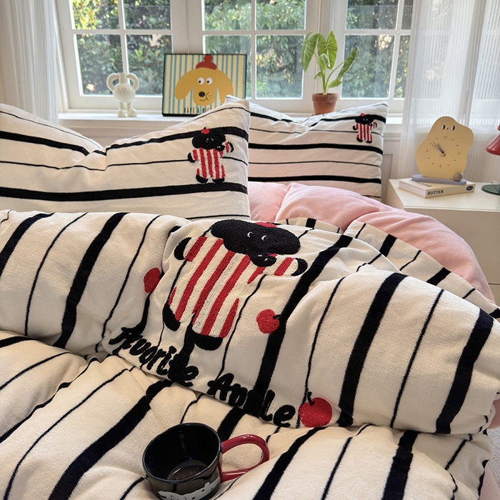 91家纺网 家纺一手货源 找家纺 娜娜 2024新款加厚保暖高克重牛奶绒毛巾绣四件套 牛奶绒条纹小象