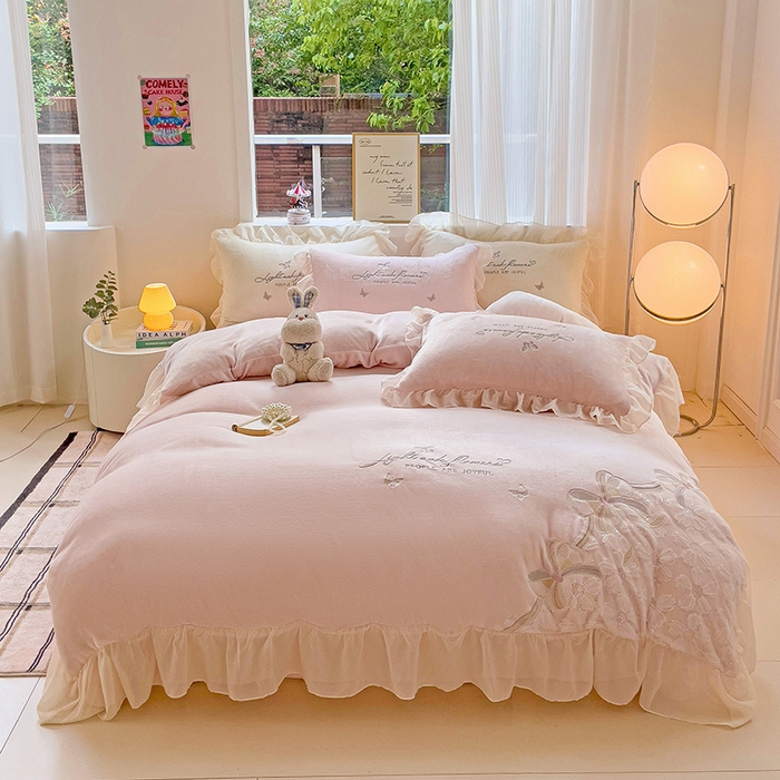 91家纺网 家纺一手货源 找家纺 娜娜 2024新款法式花边牛奶绒刺绣四件套-郁金香-同心结系列 同心结-粉