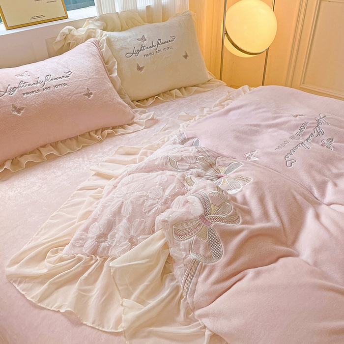 91家纺网 家纺一手货源 找家纺 娜娜 2024新款法式花边牛奶绒刺绣四件套-郁金香-同心结系列 同心结-粉