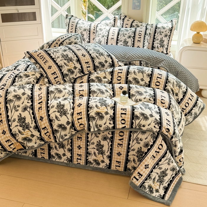 91家纺网 家纺一手货源 找家纺 梦可莱家居 2024新款牛奶豆豆绒印花床盖四件套 佳品