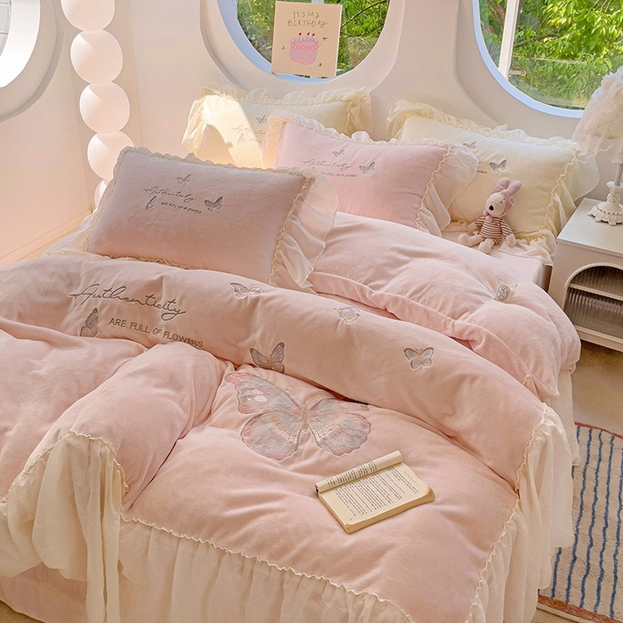 91家纺网 家纺一手货源 找家纺 娜娜 2024新款法式花边牛奶绒刺绣四件套-花蕊-花香引蝶系列 花香引蝶-粉