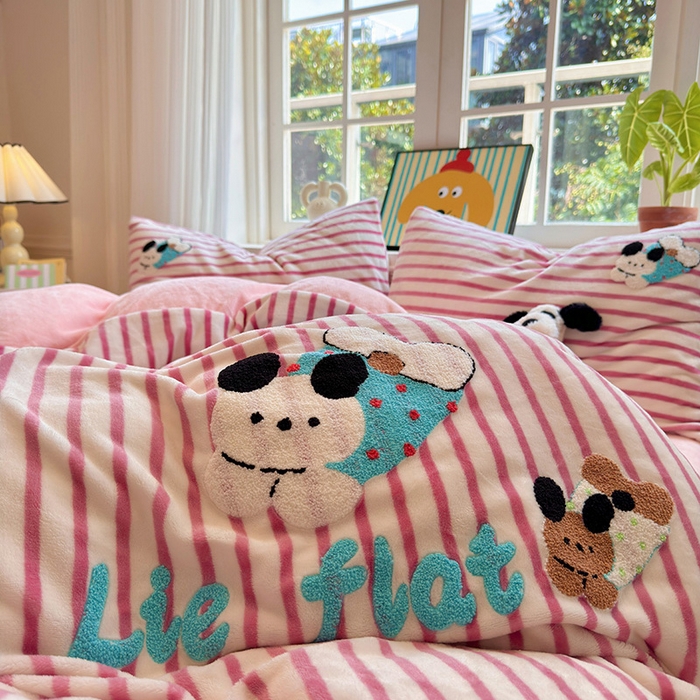 91家纺网 家纺一手货源 找家纺 娜娜 2024新款加厚保暖高克重牛奶绒毛巾绣四件套 牛奶绒趴趴狗