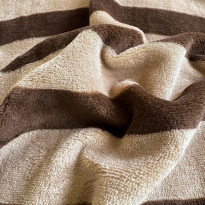 91家纺网 家纺一手货源 找家纺 梦可莱家居 2024新款牛奶豆豆绒印花床盖四件套 因为喜欢