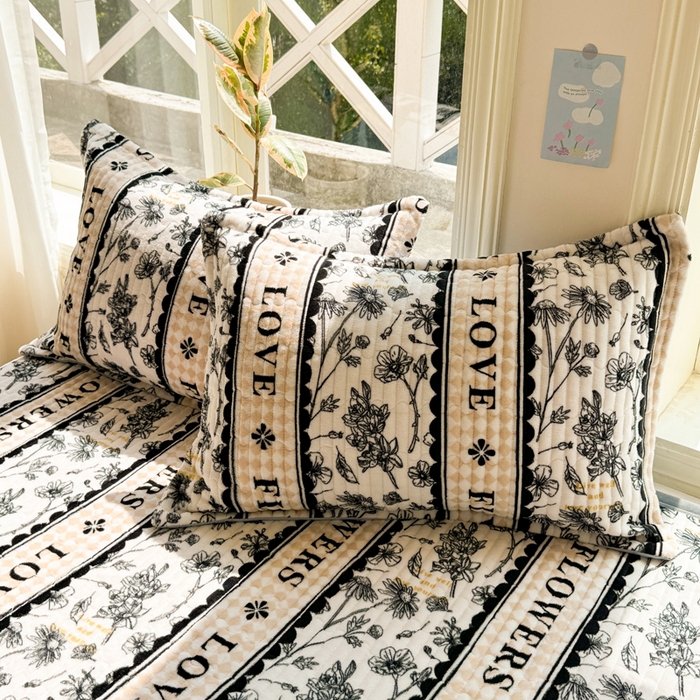 91家纺网 家纺一手货源 找家纺 梦可莱家居 2024新款牛奶豆豆绒印花床盖四件套 佳品