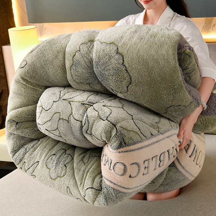 91家纺网 家纺一手货源 找家纺 锦逸家居 2024新款AB版雪花绒冬被羊羔绒冬被被子被芯春秋被 薄荷曼波