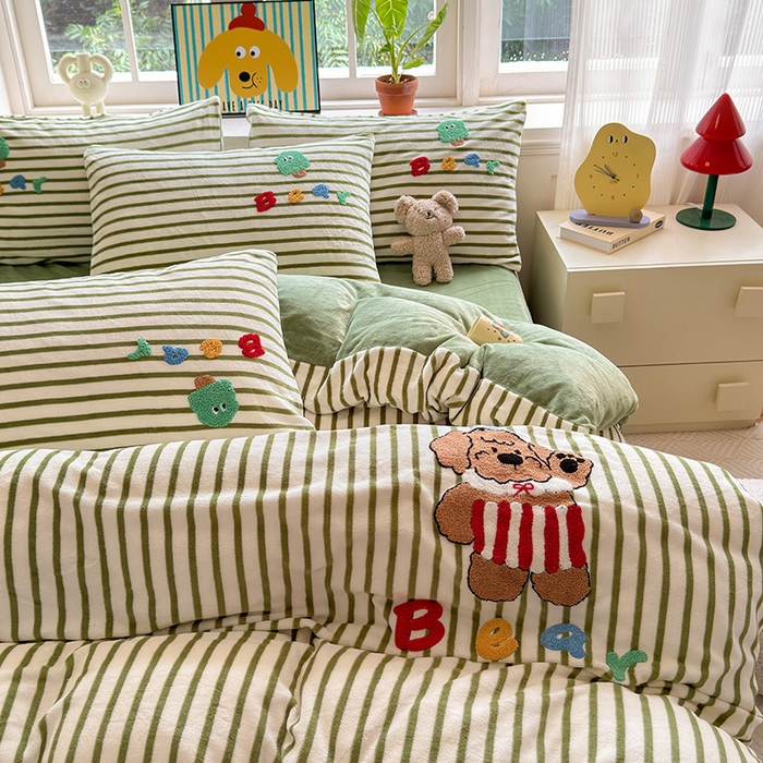 91家纺网 家纺一手货源 找家纺 娜娜 2024新款加厚保暖高克重牛奶绒毛巾绣四件套 牛奶绒皮皮熊