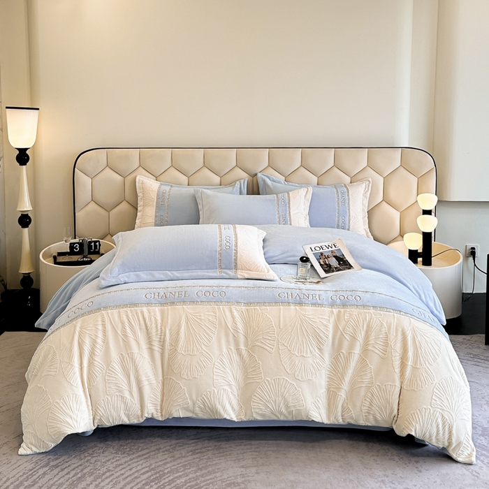 91家纺网 家纺一手货源 找家纺 （总）宅家居 2024新款雕花拼接刺绣全消光A类高克重牛奶绒四件套-舞秋系列