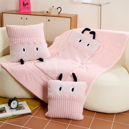 91家纺网 家纺一手货源 找家纺 （总）多米家居 2024新款触角款暖绒抱枕被-触角王国之你算哪颗果