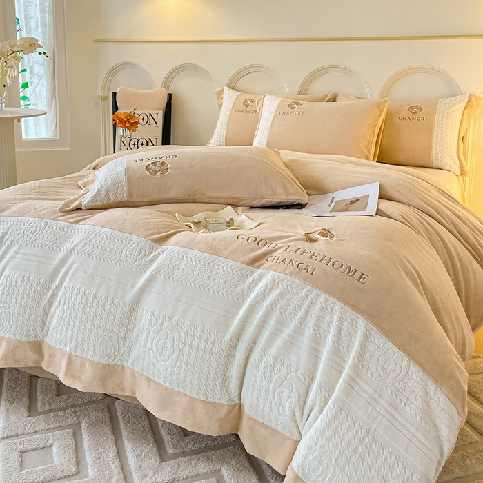 91家纺网 家纺一手货源 找家纺 娜娜 2024新款牛奶绒三拼系列四件套 奶咖