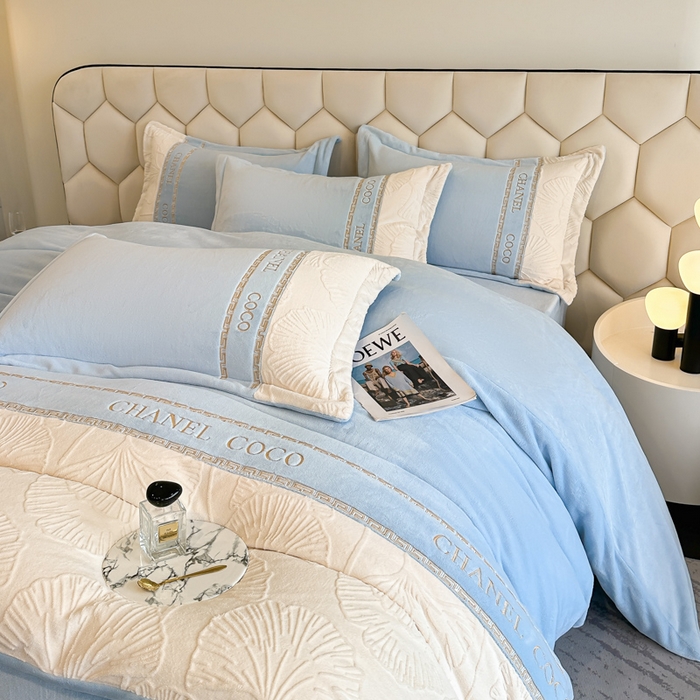 91家纺网 家纺一手货源 找家纺 （总）宅家居 2024新款雕花拼接刺绣全消光A类高克重牛奶绒四件套-舞秋系列