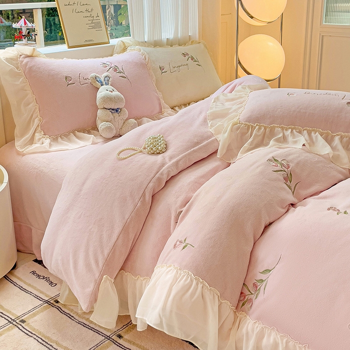 91家纺网 家纺一手货源 找家纺 娜娜 2024新款法式花边牛奶绒刺绣四件套-郁金香-同心结系列 郁金香-粉