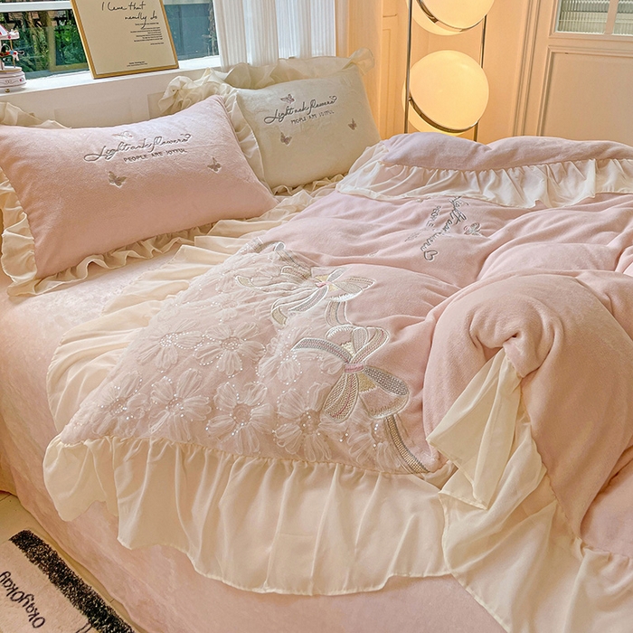 91家纺网 家纺一手货源 找家纺 娜娜 2024新款法式花边牛奶绒刺绣四件套-郁金香-同心结系列 同心结-粉