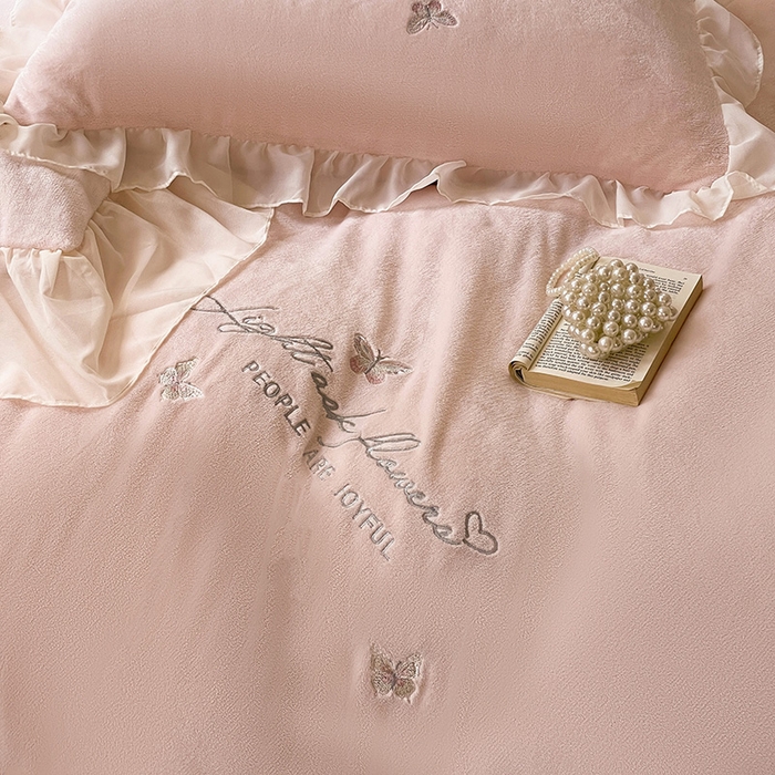 91家纺网 家纺一手货源 找家纺 娜娜 2024新款法式花边牛奶绒刺绣四件套-郁金香-同心结系列 同心结-粉