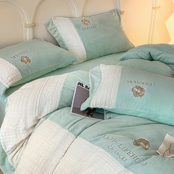 91家纺网 家纺一手货源 找家纺 娜娜 2024新款牛奶绒三拼系列四件套 繁星蓝