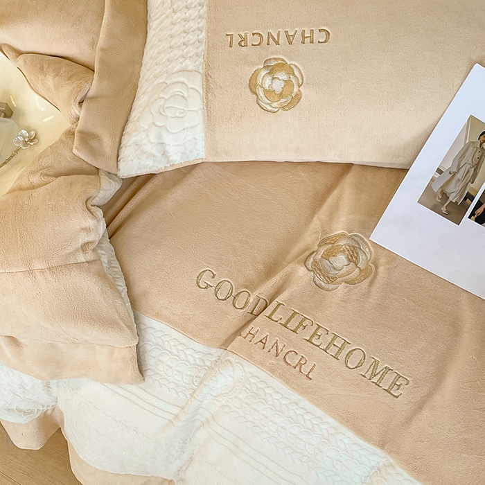 91家纺网 家纺一手货源 找家纺 娜娜 2024新款牛奶绒三拼系列四件套 奶咖