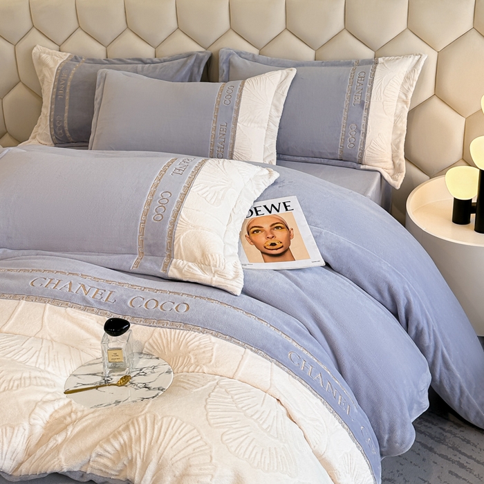 91家纺网 家纺一手货源 找家纺 宅家居 2024新款雕花拼接刺绣全消光A类高克重牛奶绒四件套-舞秋系列 舞秋-浅紫