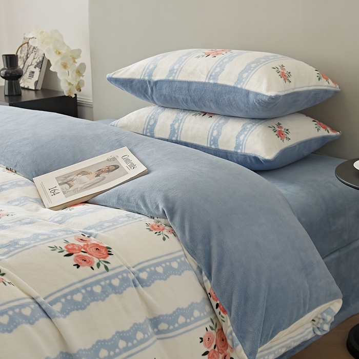 91家纺网 家纺一手货源 找家纺 时光里 2024新款230克牛奶绒印花四件套 蔓塔