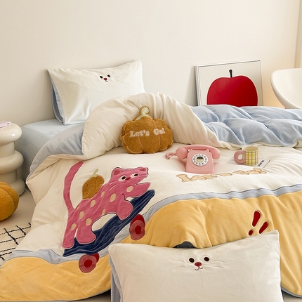 91家纺网 家纺一手货源 找家纺 （总）西西家居 2024新款230g全消光牛奶绒四件套-淘气喵