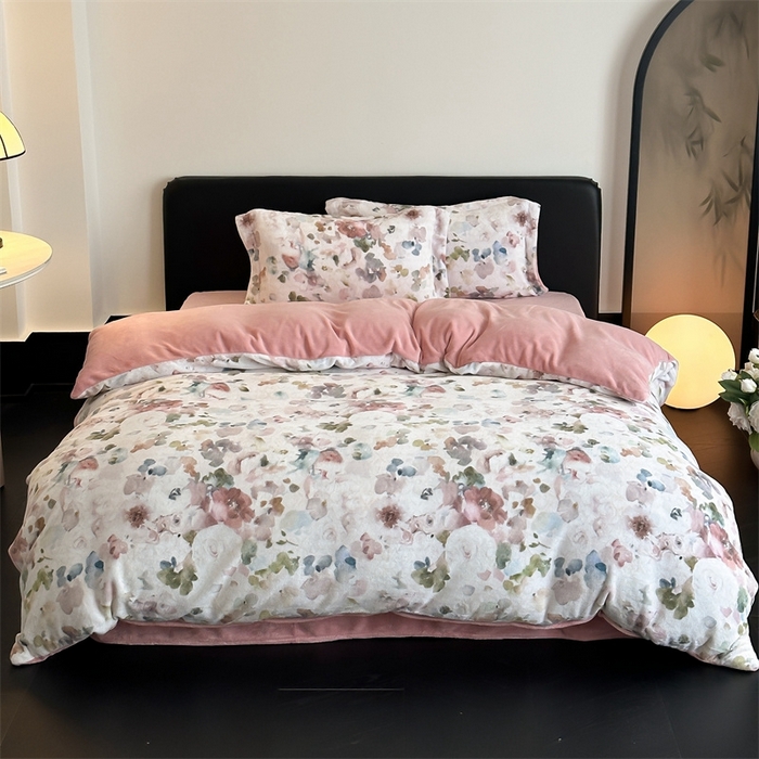 91家纺网 家纺一手货源 找家纺 三味舒屋 2025新款奢暖数码印花牛奶绒四件套 云裳