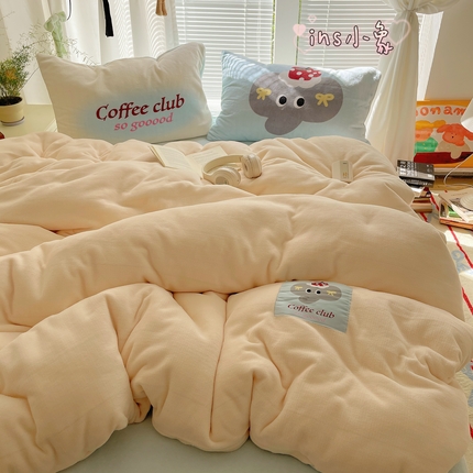 91家纺网 家纺一手货源 找家纺 （总）顾里家纺 2024新款ins韩风甜感刺绣标牛奶绒四件套