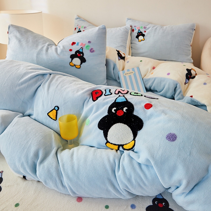 91家纺网 家纺一手货源 找家纺 娜娜 2024新款高克重牛奶绒毛巾绣四件套 企鹅宝贝