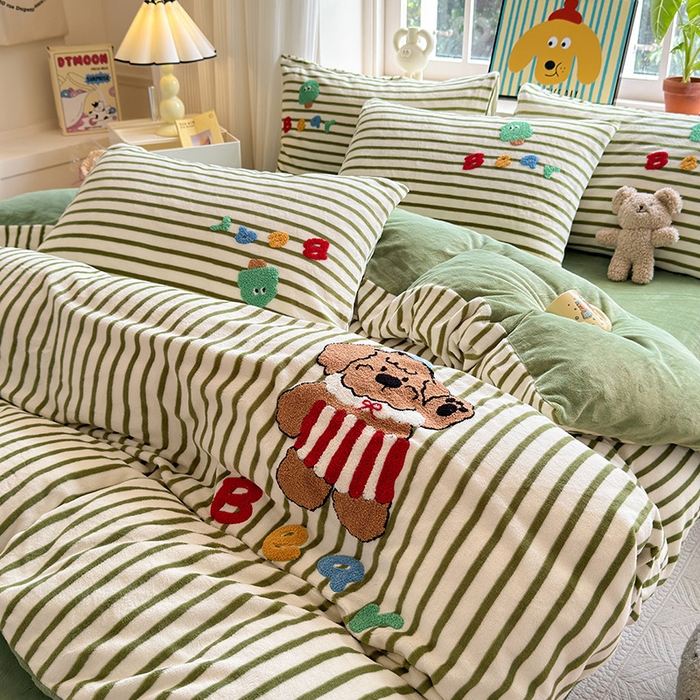 91家纺网 家纺一手货源 找家纺 娜娜 2024新款加厚保暖高克重牛奶绒毛巾绣四件套 牛奶绒皮皮熊