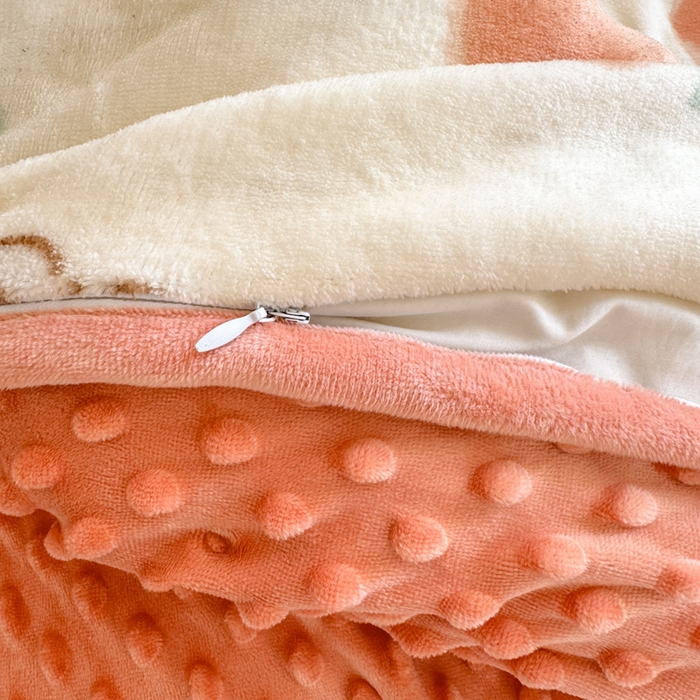 91家纺网 家纺一手货源 找家纺 梦可莱家居 2024新款牛奶豆豆绒印花床盖四件套 红橙