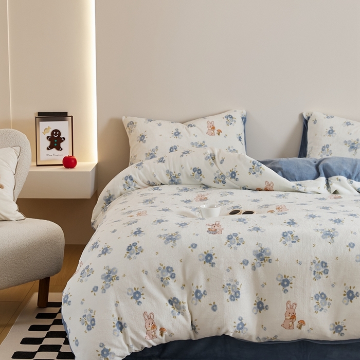 91家纺网 家纺一手货源 找家纺 时光里 2024新款230克牛奶绒印花四件套 花小兔