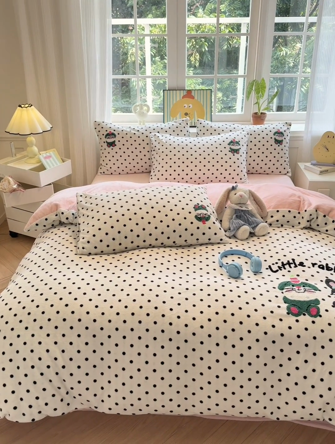 91家纺网 家纺一手货源 找家纺 娜娜 2024新款加厚保暖高克重牛奶绒毛巾绣四件套 牛奶绒波点兔