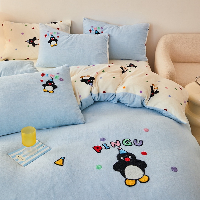 91家纺网 家纺一手货源 找家纺 娜娜 2024新款高克重牛奶绒毛巾绣四件套 企鹅宝贝