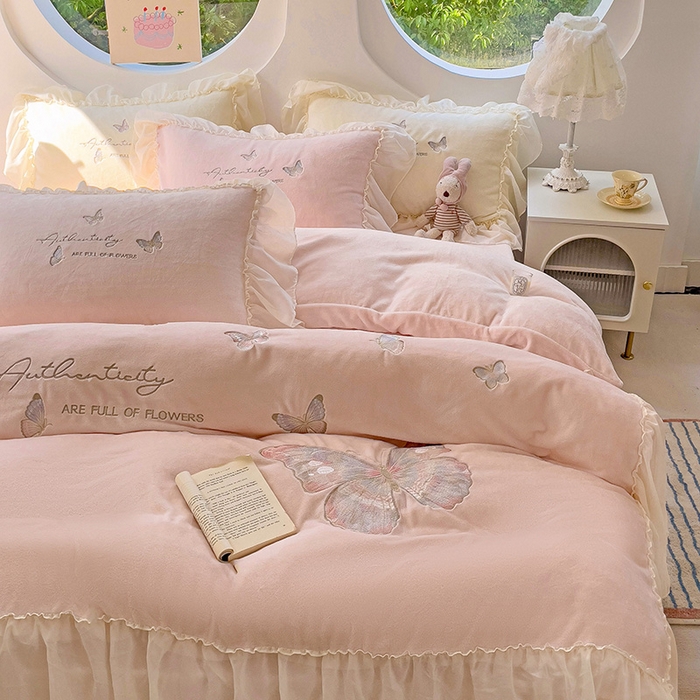 91家纺网 家纺一手货源 找家纺 娜娜 2024新款法式花边牛奶绒刺绣四件套-花蕊-花香引蝶系列 花香引蝶-粉