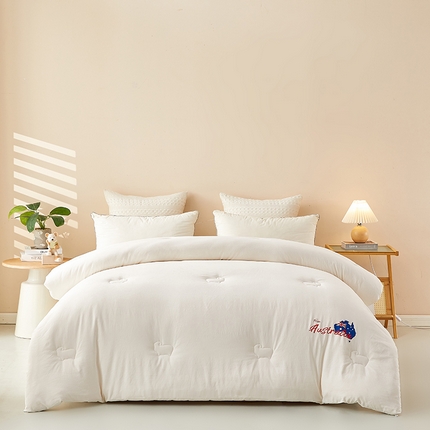 91家纺网 家纺一手货源 找家纺 （总）梦镜家纺 2025新款澳洲羊毛被-款式二