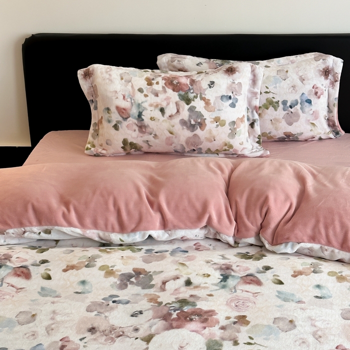 91家纺网 家纺一手货源 找家纺 三味舒屋 2025新款奢暖数码印花牛奶绒四件套 云裳